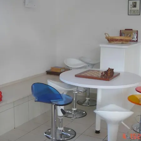 Modern High Standing Sur 3' From