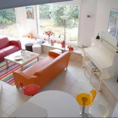 Modern High Standing Sur 3' From Villa *