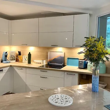 Modern High Standing Sur 3' From Villa Pyla Sur Mer