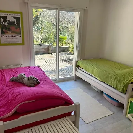 Modern High Standing Sur 3' From Villa