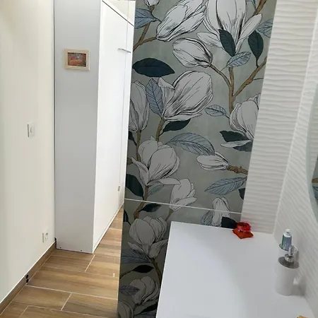 Modern High Standing Sur 3' From