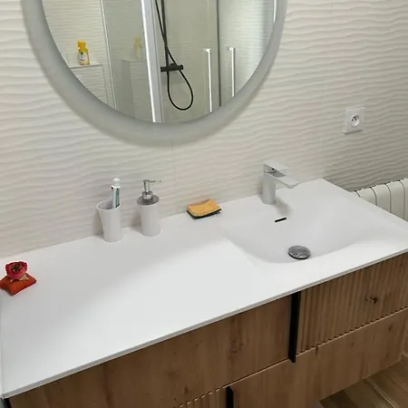 Modern High Standing Sur 3' From Villa *