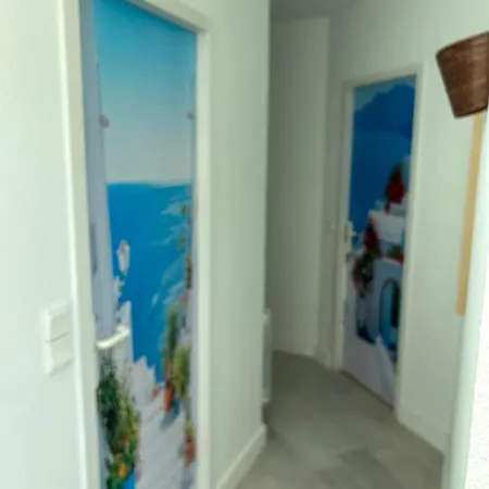 Modern High Standing Sur 3' From Villa