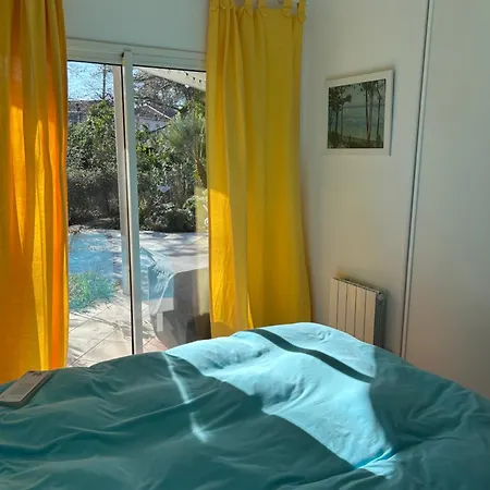 Modern High Standing Sur 3' From Villa