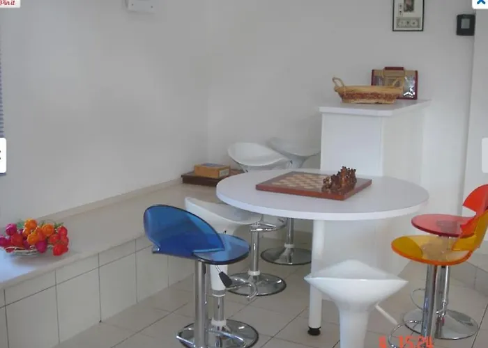 Modern High Standing Sur 3' From