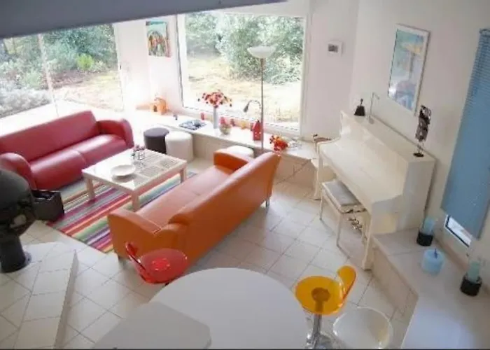 Modern High Standing Sur 3' From Villa *