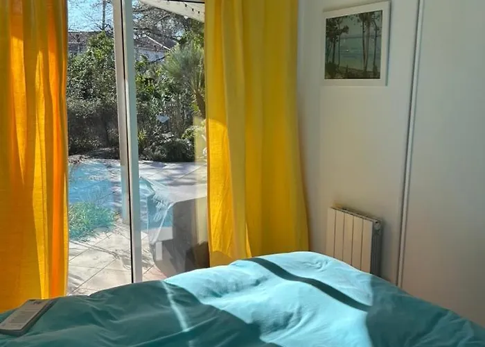 Modern High Standing Sur 3' From