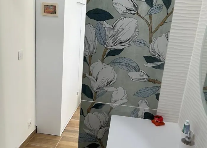 Modern High Standing Sur 3' From